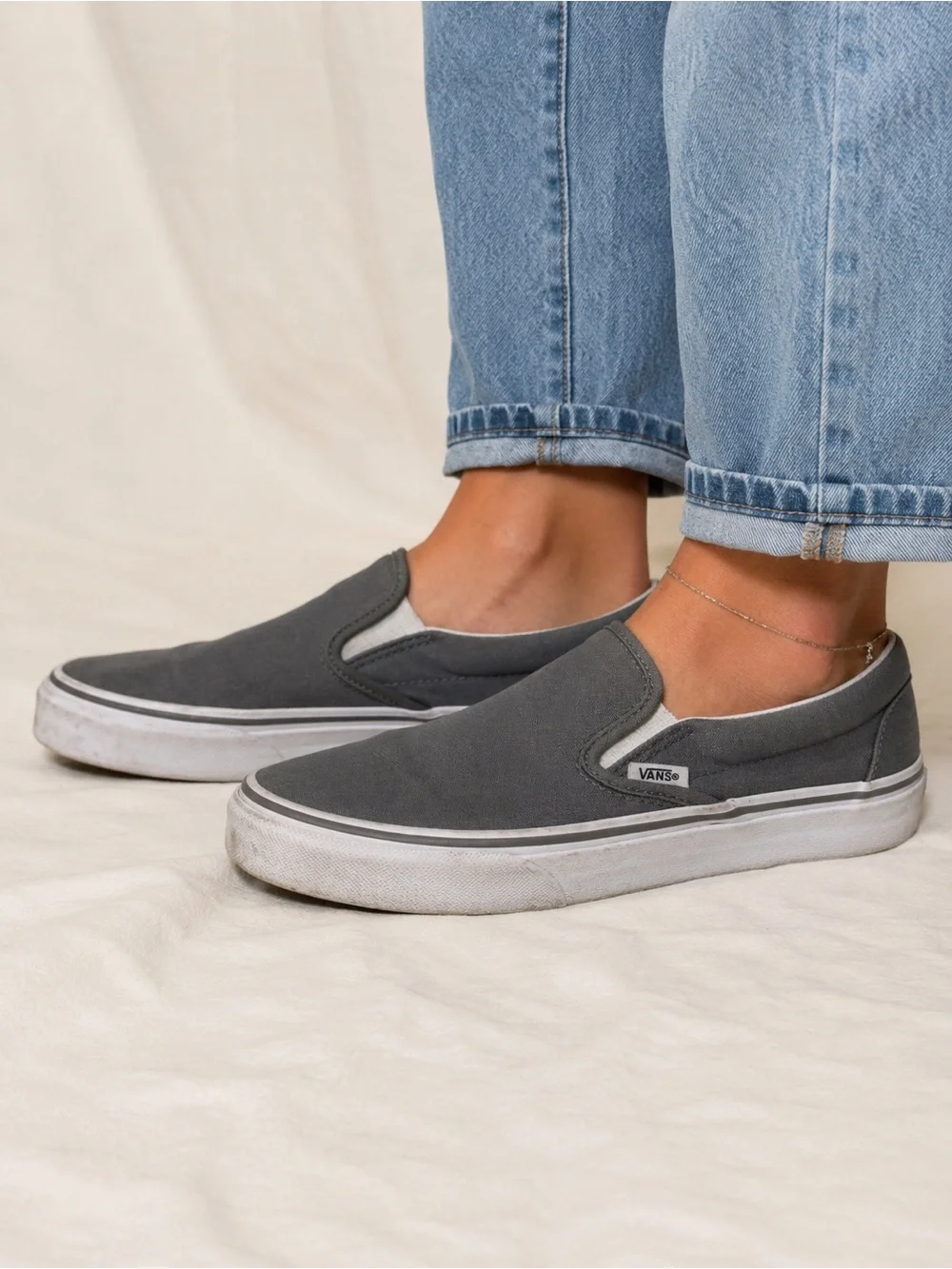 Vans Classic Slip-On Gray Canvas Sneakers Women’s Size 7.5